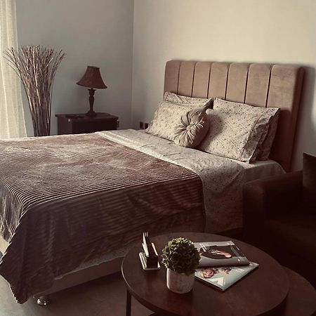 Black Flox Apartment Драма Екстериор снимка