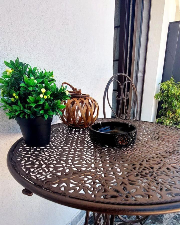 Black Flox Apartment Драма Екстериор снимка