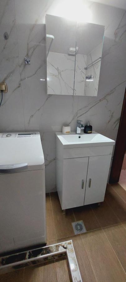 Black Flox Apartment Драма Екстериор снимка